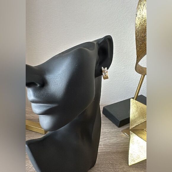 Vintage style flower clip on earrings A415 - Picture 5 of 5